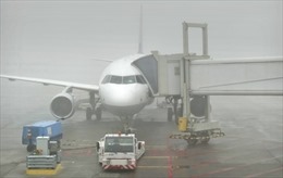 Khói mù dày đặc, Trung Quốc phải hủy hàng trăm chuyến bay 